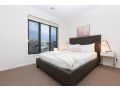 ResortStyle 4BR House with parking Guest house, Werribee - thumb 15