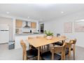 ResortStyle 4BR House with parking Guest house, Werribee - thumb 5