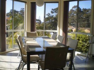 Retreat on Surf Beach Guest house, Sunshine Bay - 1