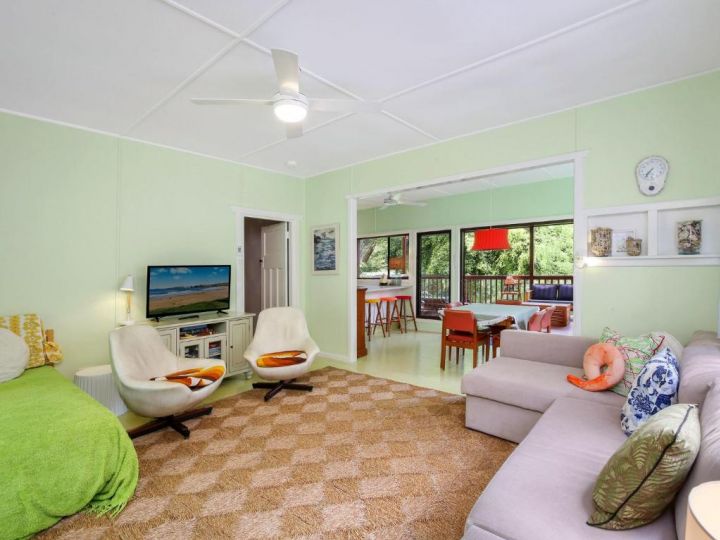 Lovely Beachside Hideaway with Spacious Patio Guest house, Bateau Bay - imaginea 2