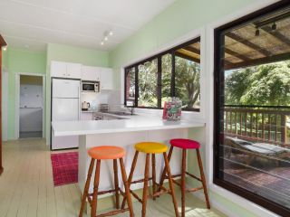 Lovely Beachside Hideaway with Spacious Patio Guest house, Bateau Bay - 4