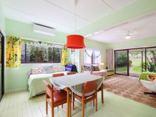 Lovely Beachside Hideaway with Spacious Patio Guest house, Bateau Bay - 3