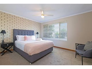 RIC001 Lovely, cosy, 3-bedroom unit with parking and WiFi Apartment, South Australia - 4
