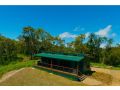 Ridge Cabin - Stunning Views - 5km From Neighbours Guest house, Airlie Beach - thumb 1