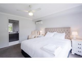 RIVE25G - Coomera Family - Outdoor dining - near Theme Parks Guest house, Gold Coast - 4