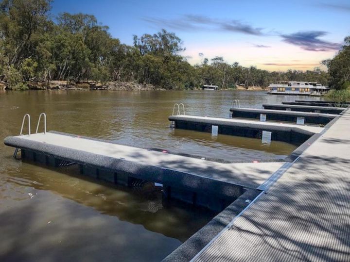 River Chillin - Waterfront Holiday Home - Echuca Holiday Homes Guest house, Moama - imaginea 7