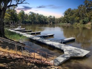 River Chillin - Waterfront Holiday Home - Echuca Holiday Homes Guest house, Moama - 3