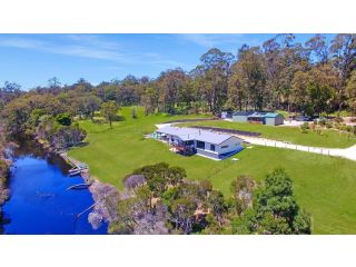 Rivers Edge Guest house, Lake Tyers - 2