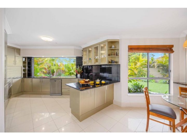 Riverside Breeze - luxury family retreat with pool Guest house, Port Macquarie - imaginea 9