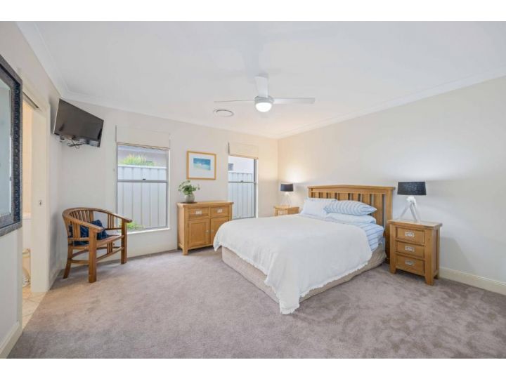 Riverside Breeze - luxury family retreat with pool Guest house, Port Macquarie - imaginea 19