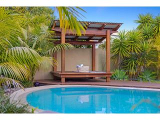 Riverside Breeze - luxury family retreat with pool Guest house, Port Macquarie - 1