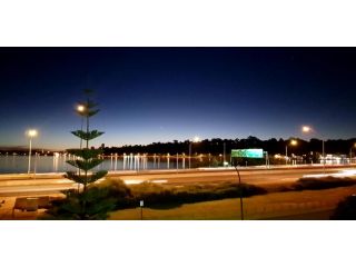 Riverside 2 bedroom with South Perth Peninsula Views Apartment, Perth - 1