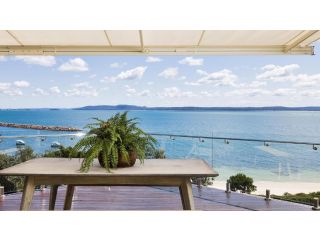 Riviera - Panoramic Water Views In The Heart Of Nelson Bay Guest house, Nelson Bay - 4