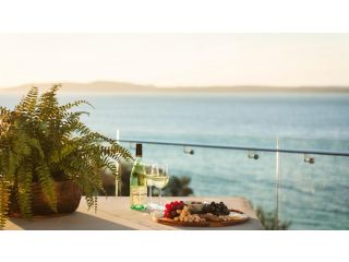Riviera - Panoramic Water Views In The Heart Of Nelson Bay Guest house, Nelson Bay - 2