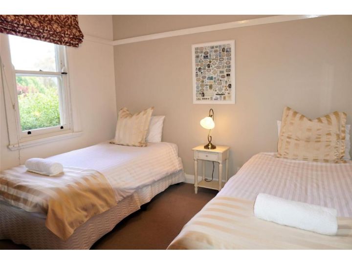 Robin Hill Manor - rambling retreat & tennis court Guest house, Moss Vale - imaginea 10