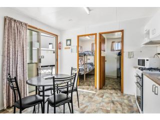 Rockâ€™s Retreat - cabin 1 (seal) Apartment, South Australia - 5