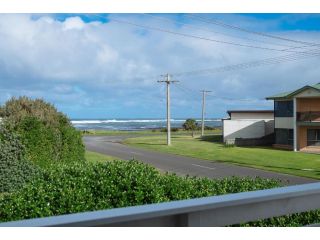 Rocky Point - pet friendly accommodation for multiple families Guest house, Port Fairy - 2