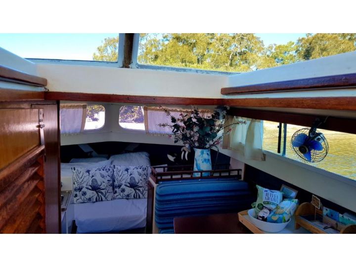 Romantic and Comfy Boat Stay Boat, Woy Woy - imaginea 4