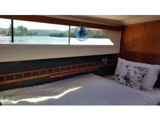 Romantic and Comfy Boat Stay Boat, Woy Woy - 3