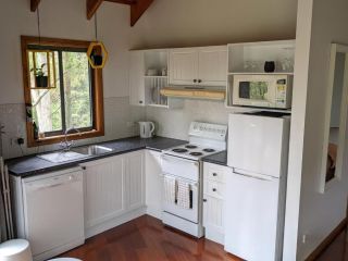 Romantic Cabin Escapes Barrington Tops - Lorikeet Chalet, Bandon Grove - 3