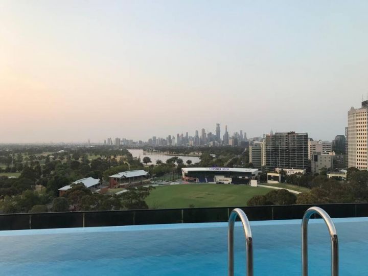 Rooftop infinity pool - St Kilda luxury Apartment, Australia - imaginea 10