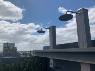 Rooftop infinity pool - St Kilda luxury Apartment, Australia - 3