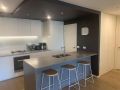 Rooftop infinity pool - St Kilda luxury Apartment, Australia - thumb 9