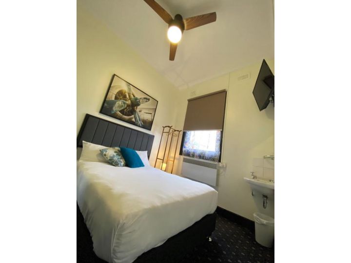 Rooms at Carboni&#x27;s Hotel, Ballarat - imaginea 8