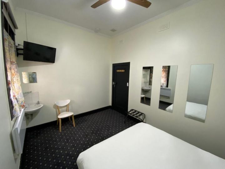 Rooms at Carboni&#x27;s Hotel, Ballarat - imaginea 11