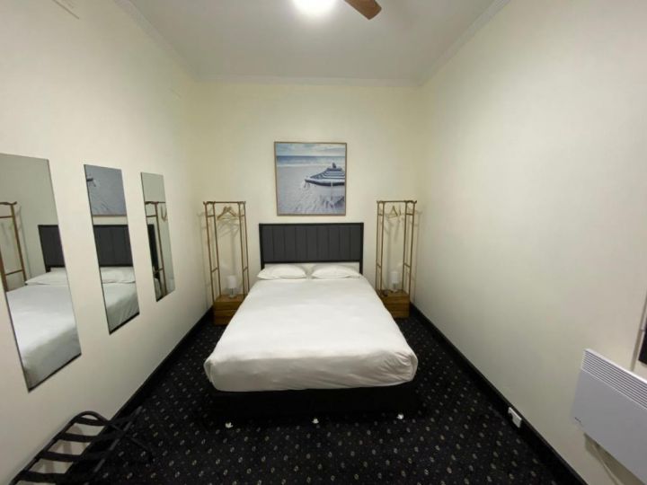 Rooms at Carboni&#x27;s Hotel, Ballarat - imaginea 13