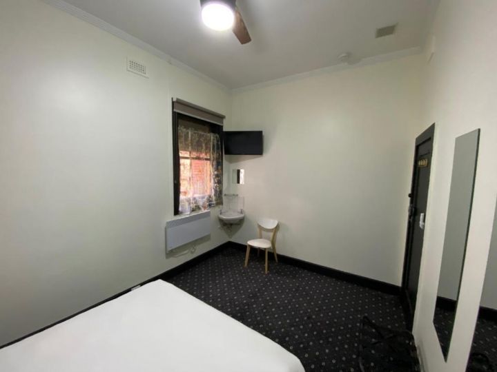 Rooms at Carboni&#x27;s Hotel, Ballarat - imaginea 14