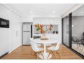 Roomy Apartment with Balcony, Parking, Ocean Views Apartment, Gold Coast - thumb 1