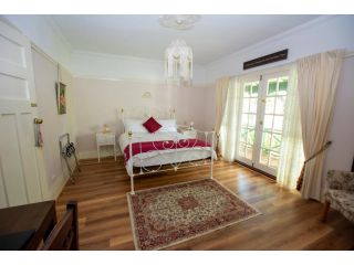 Rosebridge House Bed & Breakfast Adult Retreat Bed and breakfast, Perth - 1