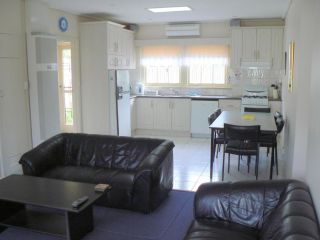 Rosebud Beach Unit 200 mt to Beach Late checkout Guest house, Rosebud - 4