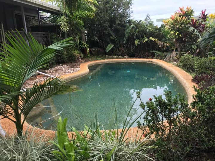 Royal Palm Cottage, Entire two bedroom 2 bathroom house with Pool Guest house, Mission Beach - imaginea 16