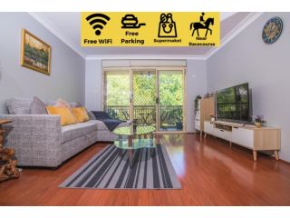 Rustic Hardwood 2 Bedroom Apartment in Randwick Apartment, Sydney - 2