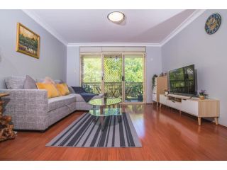 Rustic Hardwood 2 Bedroom Apartment in Randwick Apartment, Sydney - 1