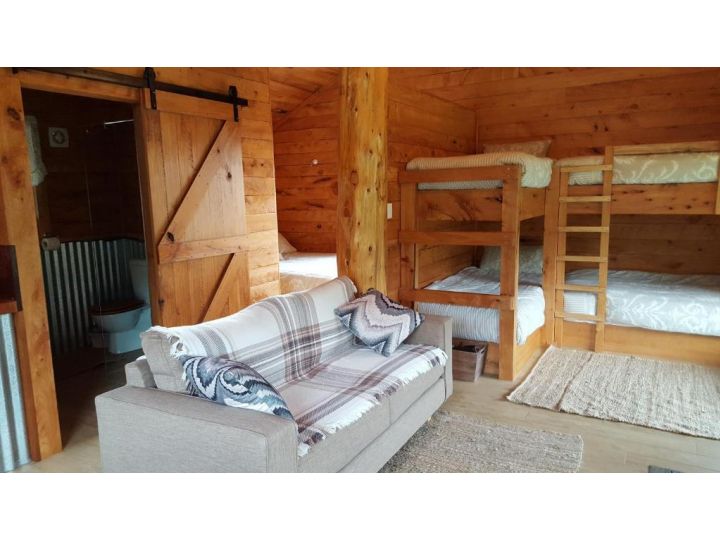 Rustic Hut Bush Retreat Bed and breakfast, Penguin - imaginea 4