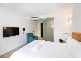 Rustic Getaway with Balcony - Stylish Room Guest house, Perth - 2