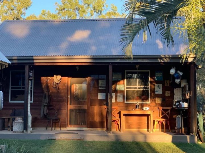 Saddleback Country Cabins Near Gin Gin Guest house, Queensland - imaginea 2