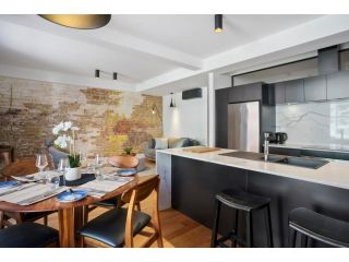 Saddlers House - Vintage Suite - Cafe Lifestyle Apartment, Hobart - 2