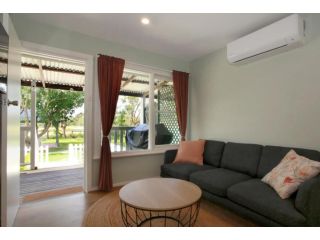 Sahara Trails Cabin 1 WiFi Air Conditioning Horse Riding and much more Villa, Anna Bay - 1