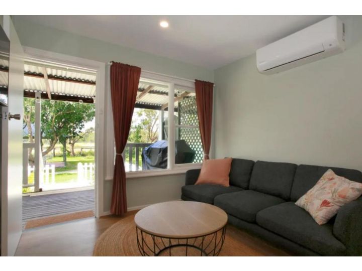 Sahara Trails Cabin 3 WiFi Air Conditioning Horse Riding and much more Guest house, Anna Bay - imaginea 1