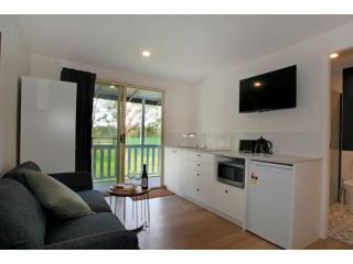 Sahara Trails Studio WiFi Air Conditioning Horse Riding and much more Guest house, Anna Bay - 1