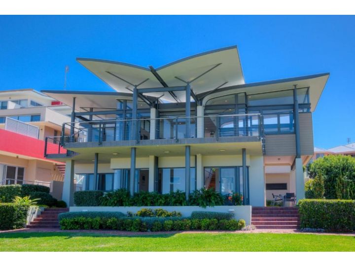 Sails on the Beachfront - Exclusive Seaside Home Guest house, Anna Bay - imaginea 1