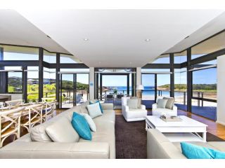 Sails on the Beachfront - Exclusive Seaside Home Guest house, Anna Bay - 3