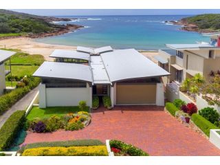 Sails on the Beachfront - Exclusive Seaside Home Guest house, Anna Bay - 2