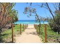 Saleng 51 - Three Bedroom Beach Pad - Only 200 metres to Beach Access! Guest house, Buddina - thumb 2