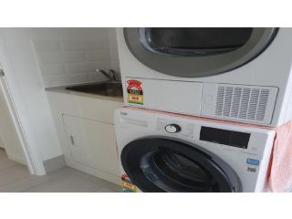 Studio on Bribie Canal Guest house, Bongaree - 5