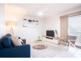 Spacious Family Friendly 3 Bedroom - 2-Minute Walk To Patrolled Kings Beach, Fountains and Playgrounds Apartment, Caloundra - 1